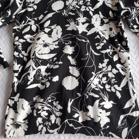 August Silk Black & White Floral Print Button Down Cardigan Size Small - Picture 11 of 14